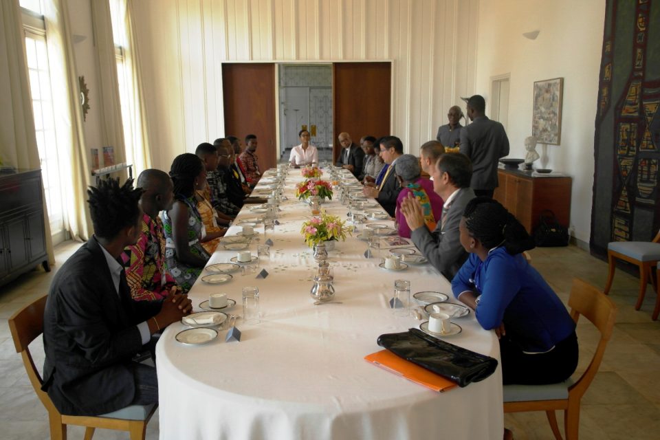 Petit-déjeuner entre les VIR, l'ambassadeur de France au Togo, Marc Vizy et la ministre chargée de la jeunesse Victoire TOMEGAH-DOGBE